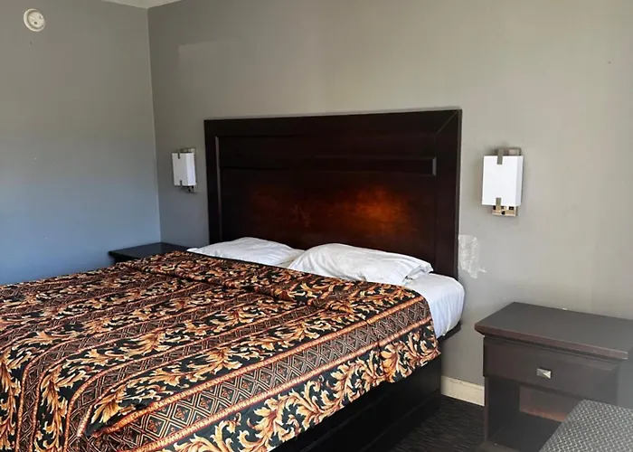 Apache Hotel